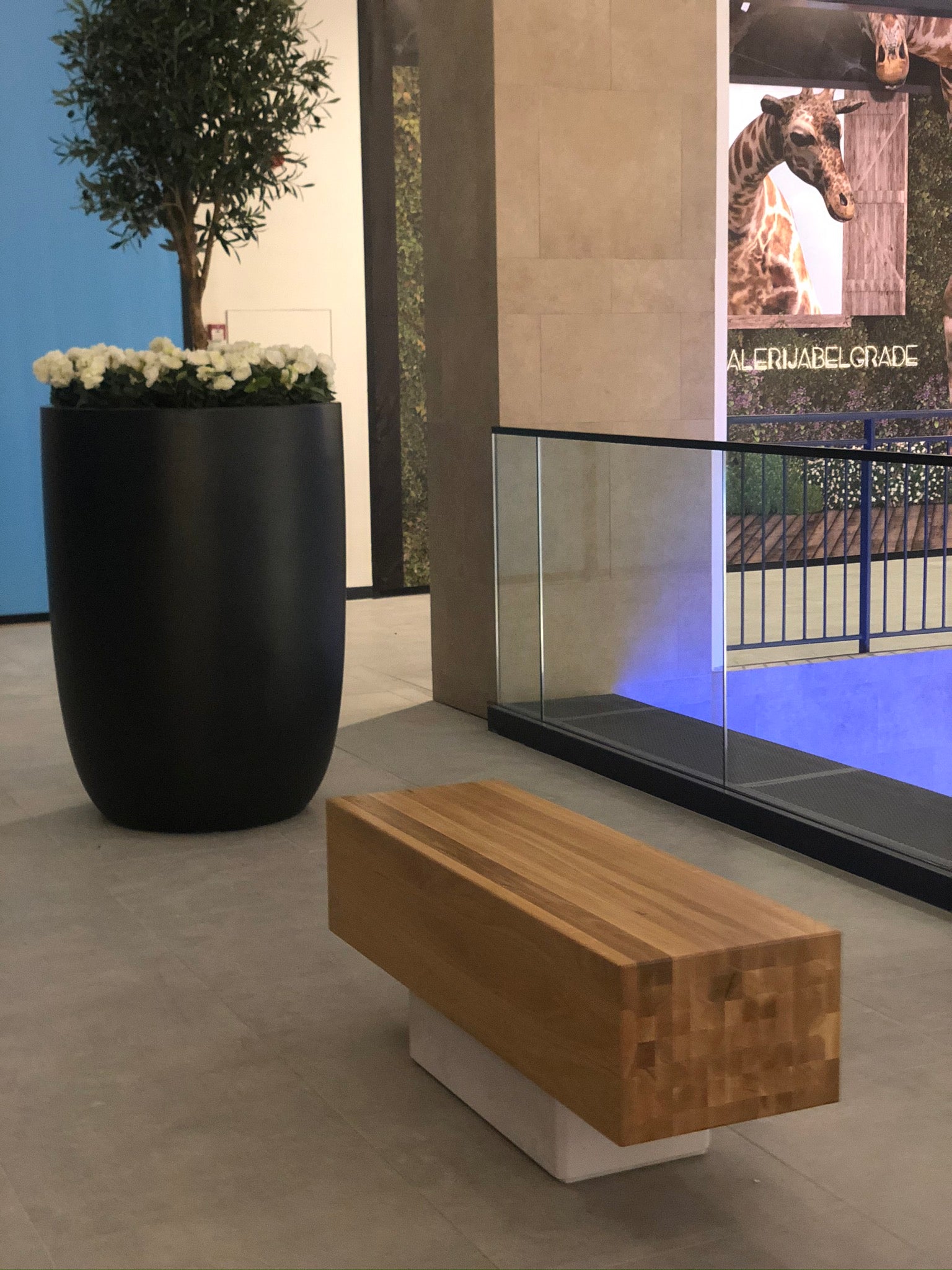 SEDORA Panchina compatta dal design materico e contemporaneo (PKDB055)