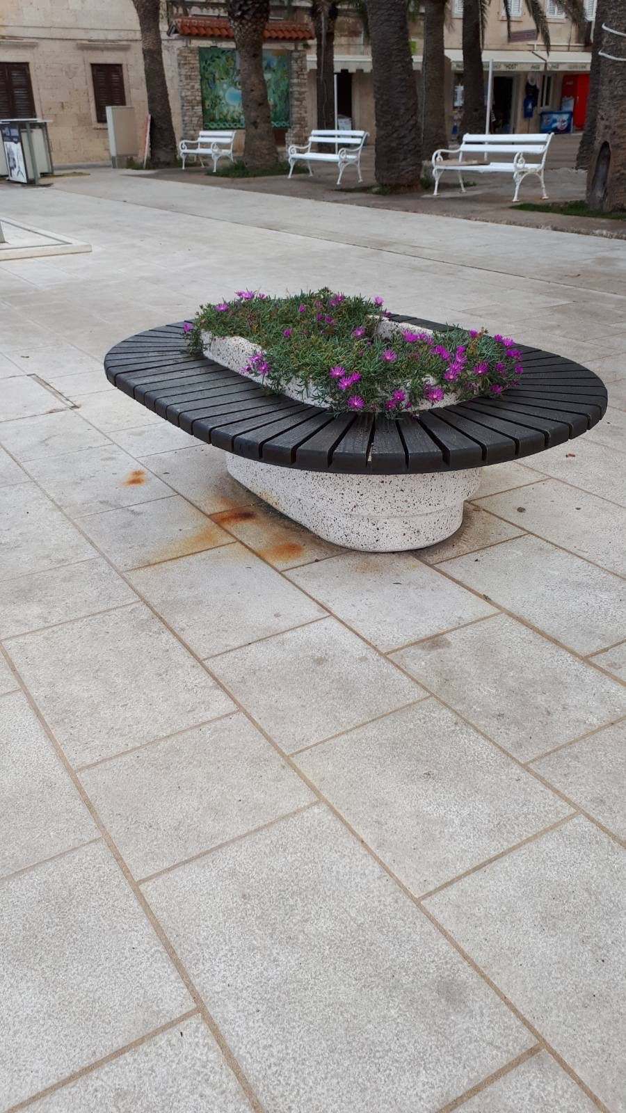 SEDORA Fioriera con panchina integrata dal design scultoreo (GADB010)