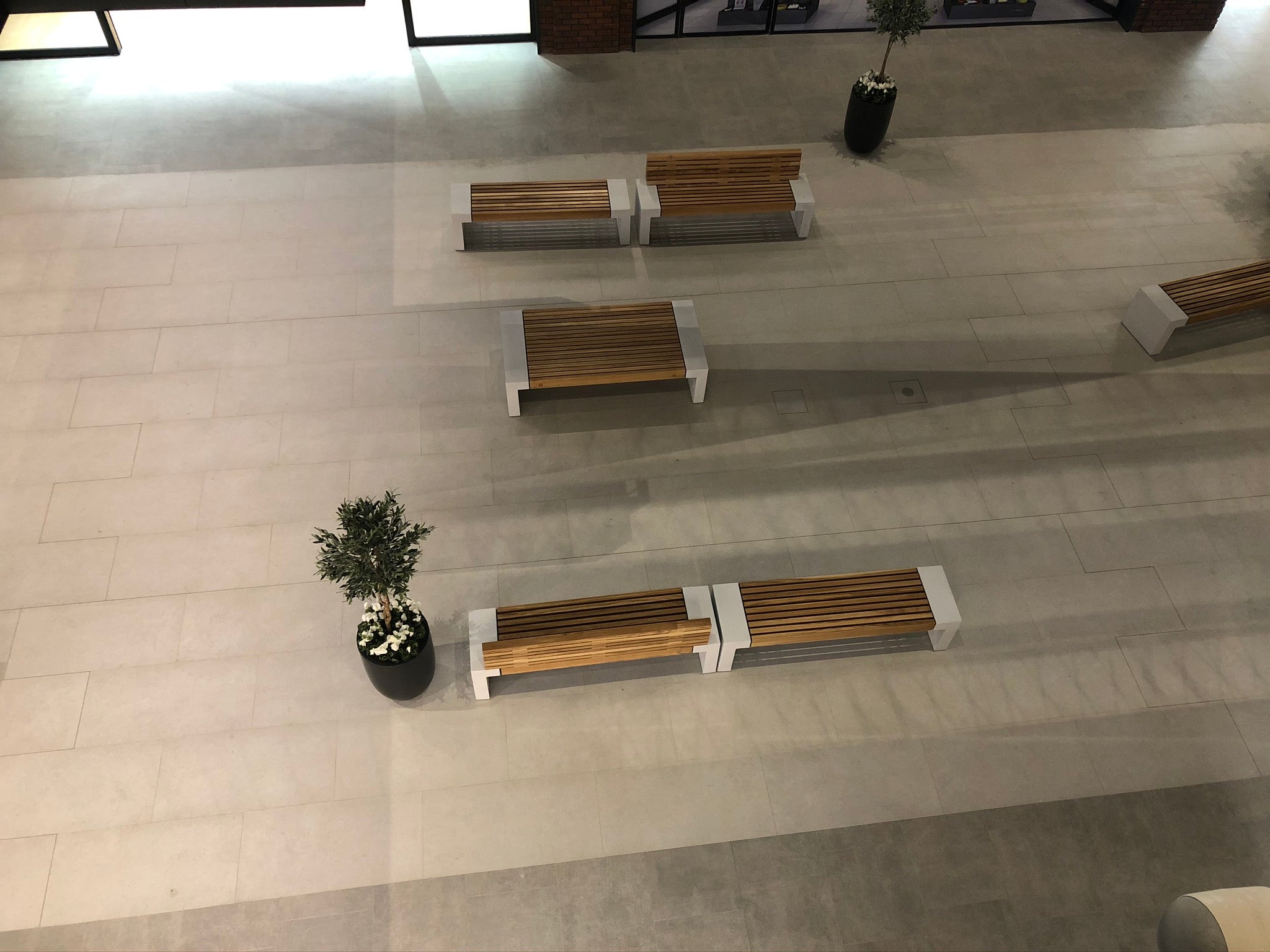 SEDORA Panchina con schienale dal design materico e raffinato (PKDB056)