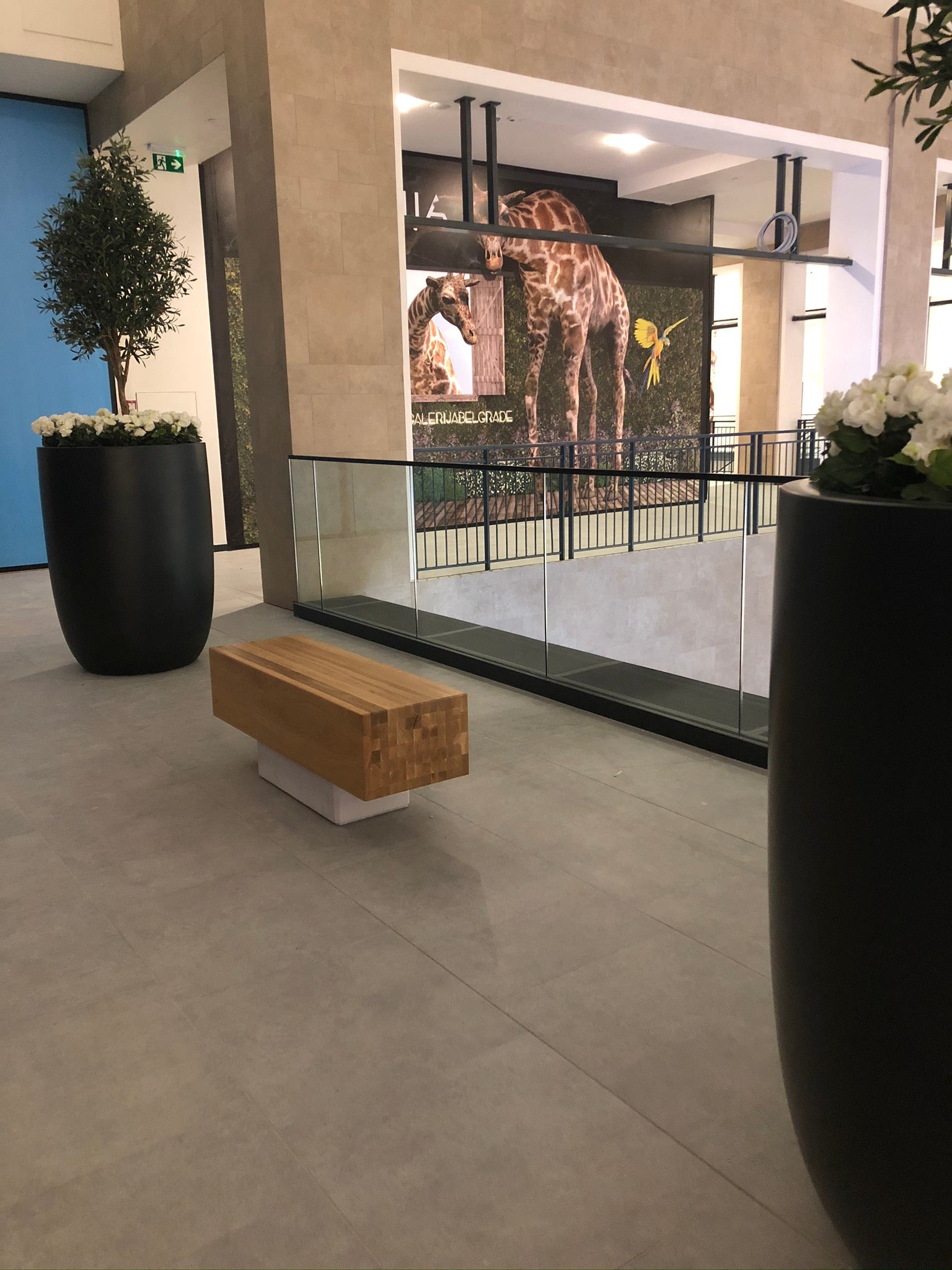 SEDORA Panchina compatta dal design materico e contemporaneo (PKDB055)