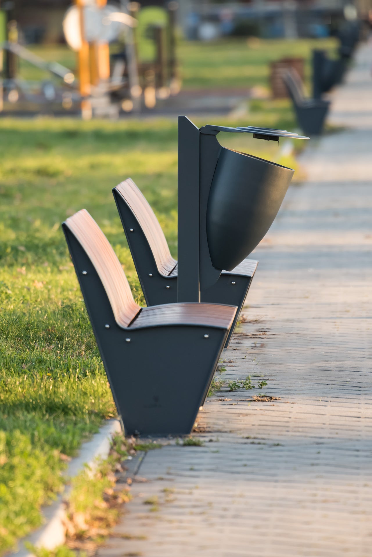 SEDORA Panchina con schienale dal design contemporaneo (PKDA016)