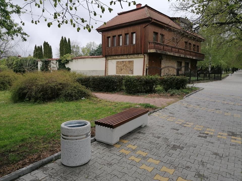 SEDORA Panchina dal design essenziale e materico (PKDB029)